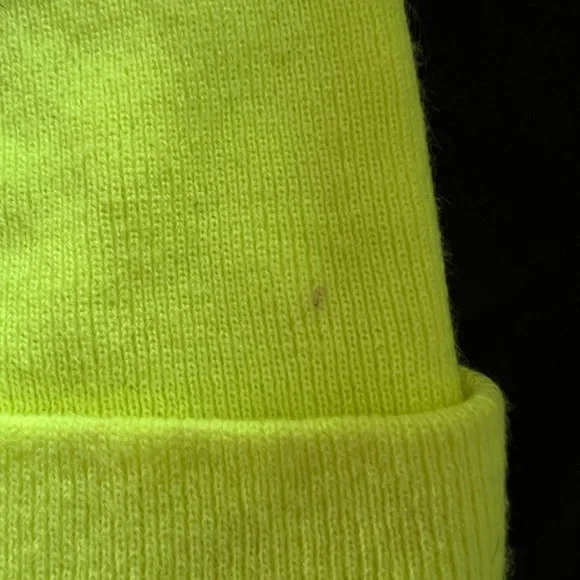 EUC Billie Neon Yellow Beanie with BILLIE EILISH Black Logo - Picture 3 of 5